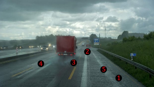 5 crnih tačaka koje se nalaze na svakom putu: Kako voziti po vlažnom i klizavom kolovozu koji je uzrok mnogih saobraćajki
